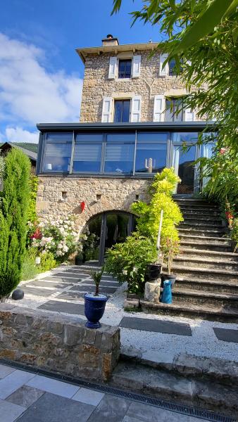 Le-mas-Rolland---face-veranda-et-SPA